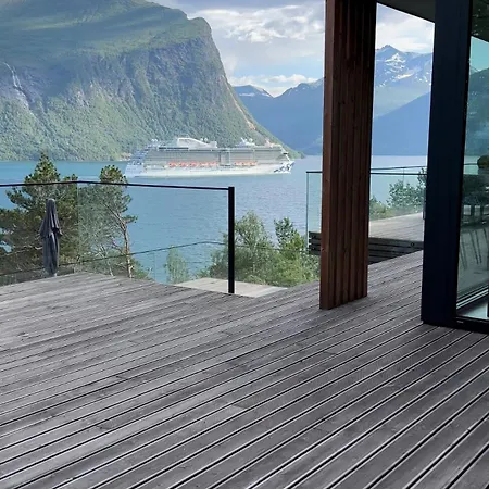 Вилла Kristina / Andalsnes Torvik